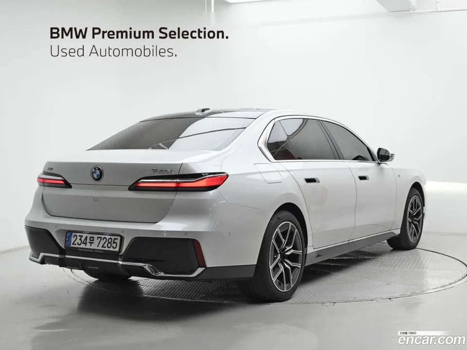 BMW 7 Series 740d xDrive M 2023 — thumbnail 2
