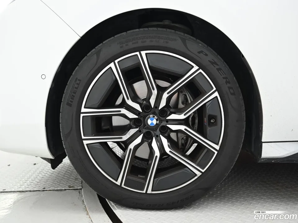 BMW 7 Series 740d xDrive M 2023 — thumbnail 5