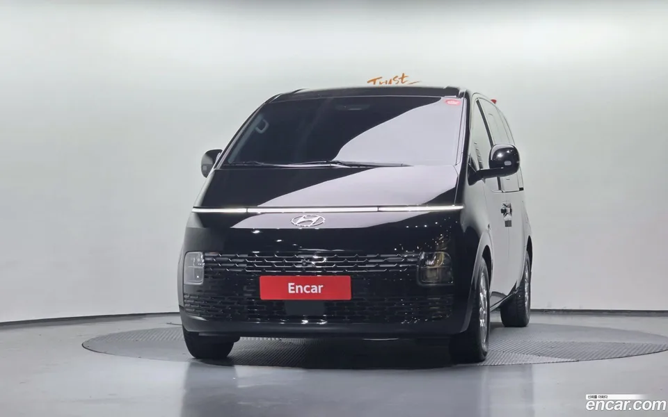 Hyundai Staria L3.5 5 2023 — thumbnail 3