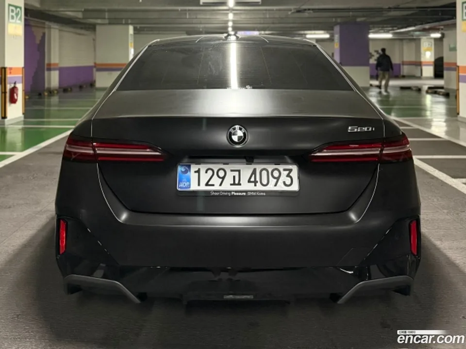 BMW 5 Series 520i M 2025 — thumbnail 3