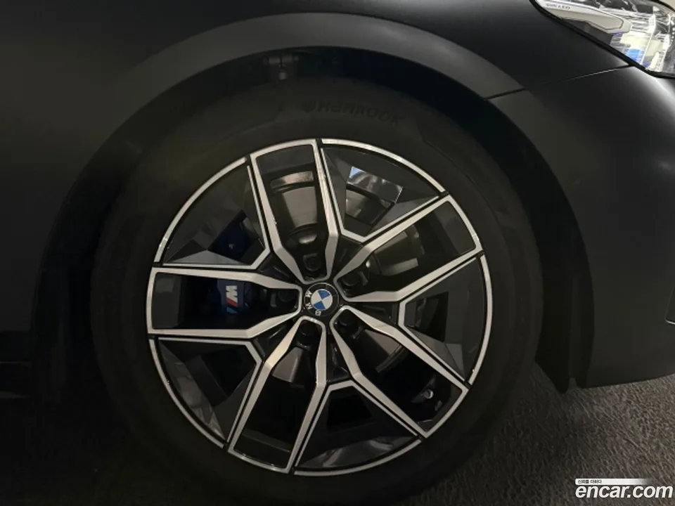 BMW 5 Series 520i M 2025 — thumbnail 4