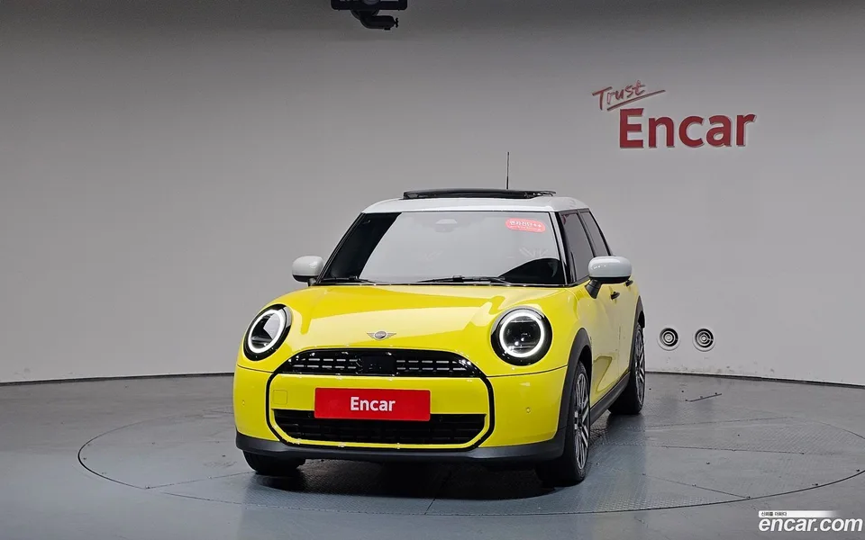 MINI Cooper C 5 2025 — thumbnail 3