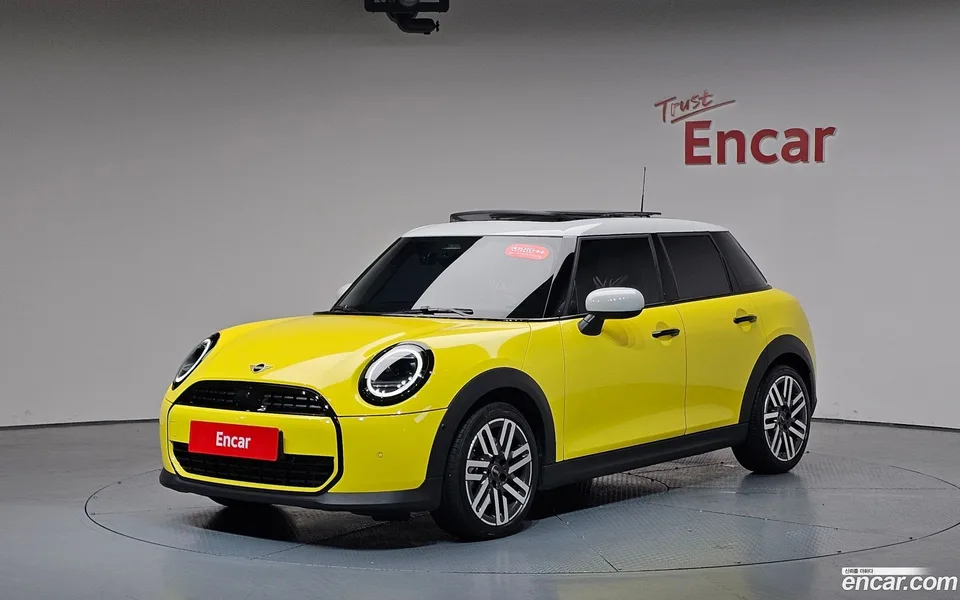 MINI Cooper C 5 2025 — photo 1, buy with delivery to Moscow