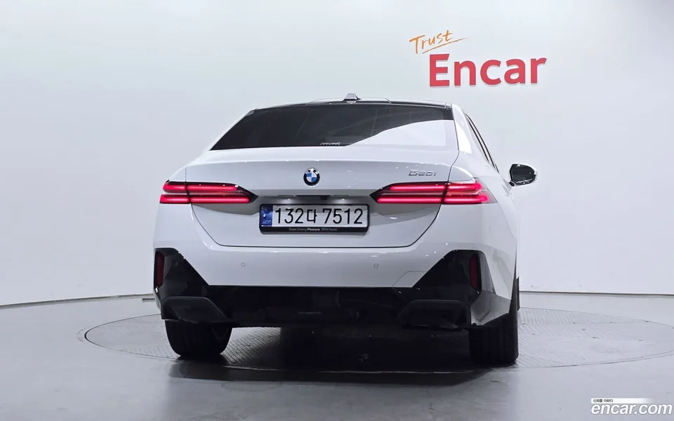 BMW 5 Series 520i M 2024 — thumbnail 4
