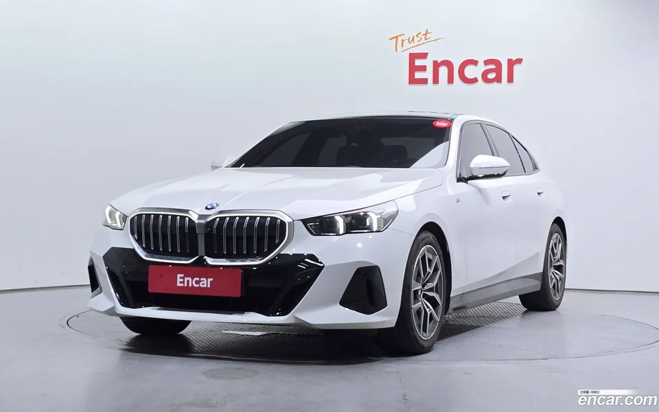 BMW 5 Series 520i M 2024 — фото 1, купить с доставкой в Москву