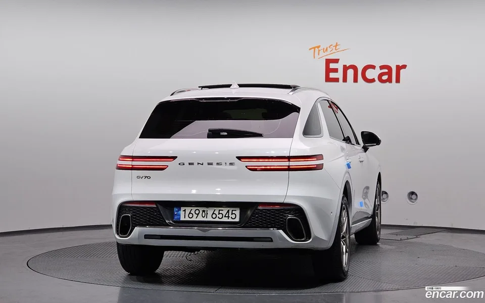 Genesis GV70 2.5T 2WD 2022 — thumbnail 4