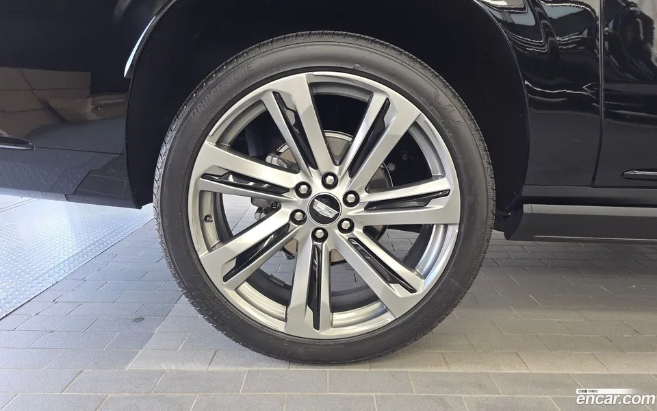 Cadillac Escalade 6.2 ESV 2025 — thumbnail 2