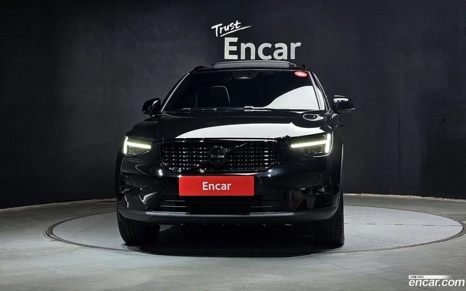 Volvo XC40 B4 2025 — thumbnail 3