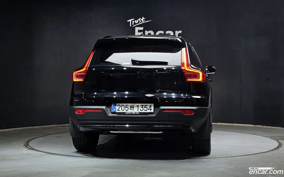 Volvo XC40 B4 2025 — thumbnail 4