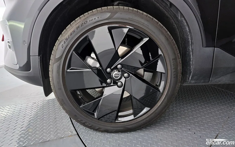 Volvo XC40 B4 2024 — thumbnail 2