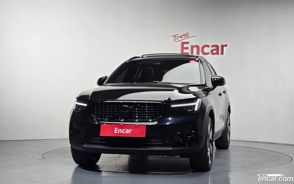 Volvo XC40 B4 2024 — thumbnail 3