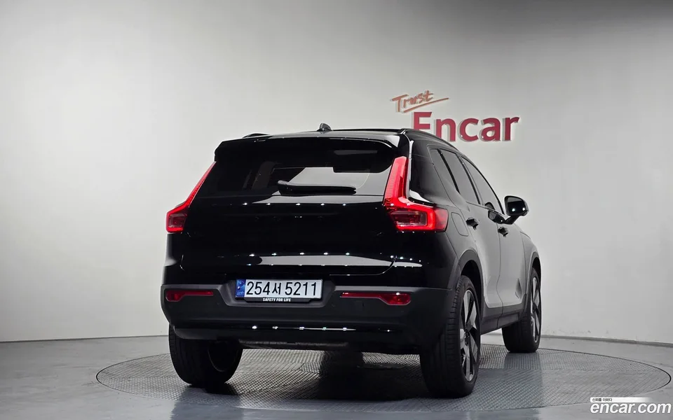 Volvo XC40 B4 2024 — thumbnail 4