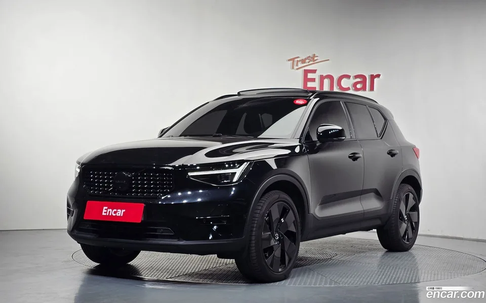 Volvo XC40 B4 2024 — photo 1, buy with delivery to Moscow
