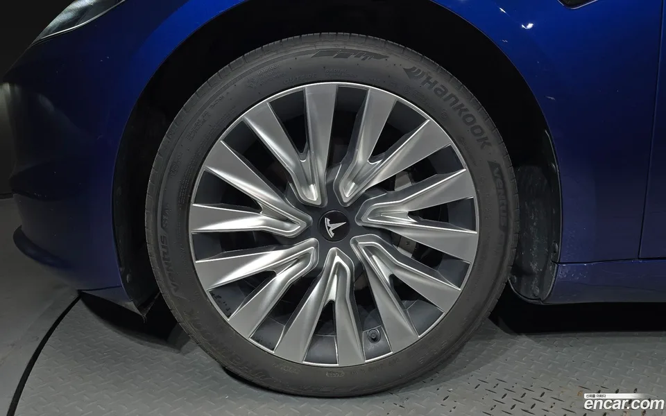 Tesla Model 3 RWD 2024 — thumbnail 2