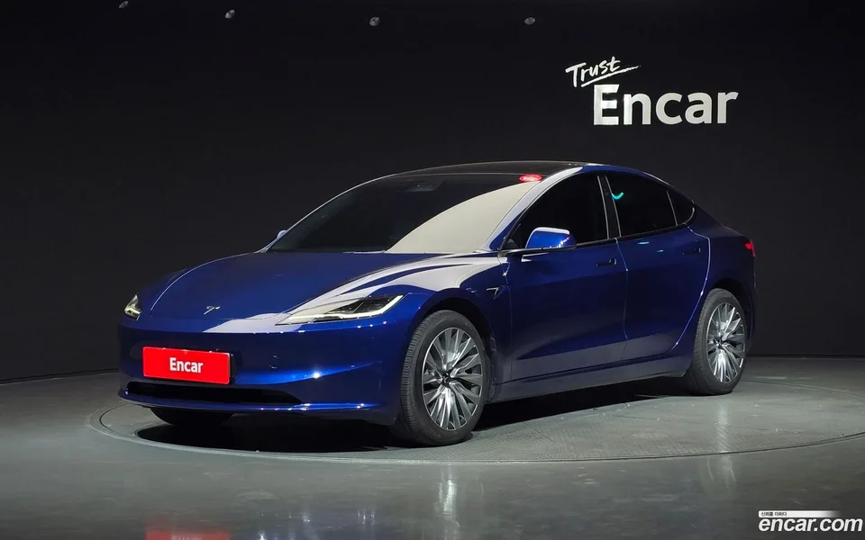 Tesla Model 3 RWD 2024 — photo 1, buy with delivery to Moscow