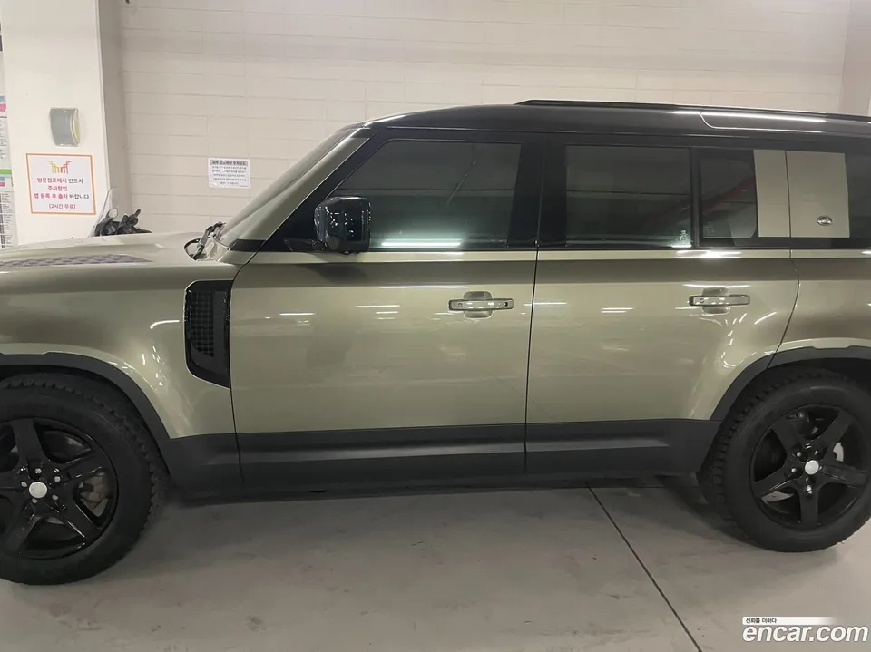 Land Rover Defender 110 D250 SE 2022 — thumbnail 3