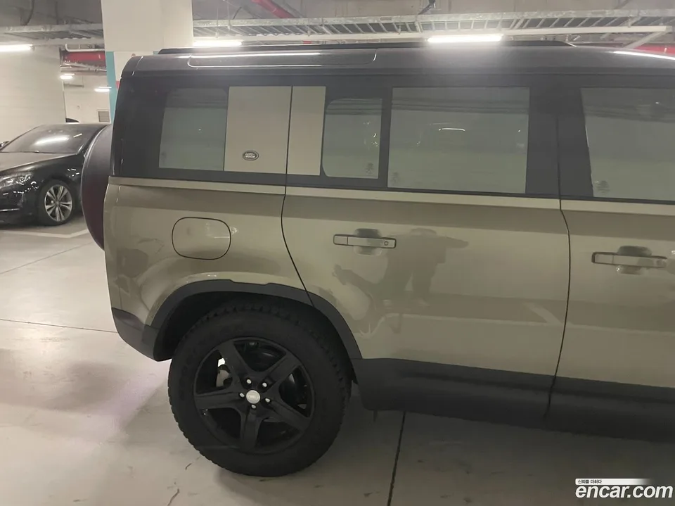 Land Rover Defender 110 D250 SE 2022 — thumbnail 4