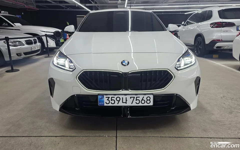 BMW 1 Series 120 M 2025 — thumbnail 3