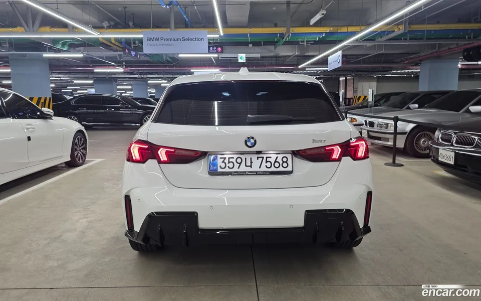 BMW 1 Series 120 M 2025 — thumbnail 4