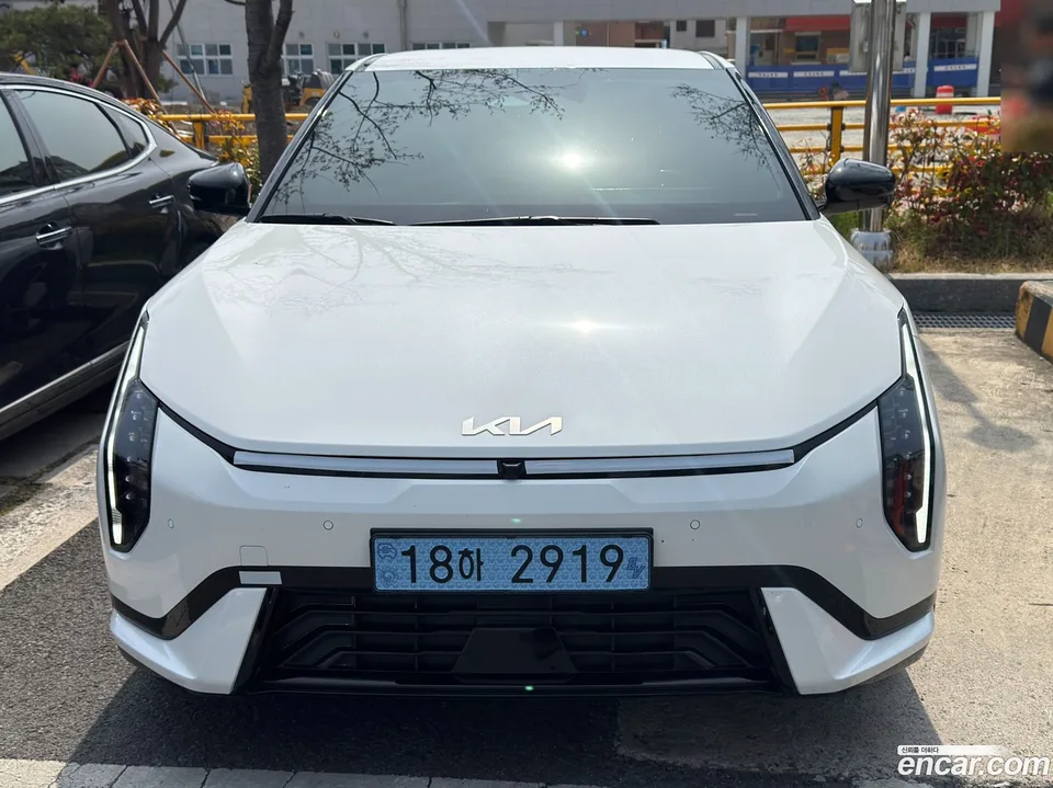 Kia EV4 2WD 2026 — photo 1, buy with delivery to Moscow
