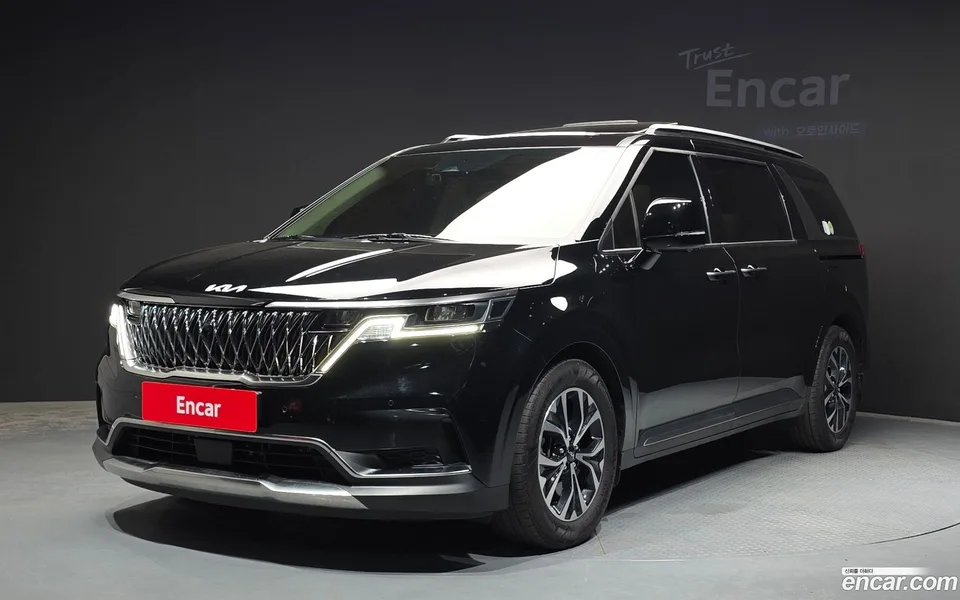 Kia Carnival 11 2023 — фото 1, купить с доставкой в Москву