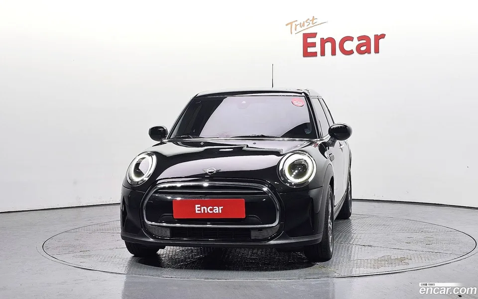 MINI Cooper 5 2023 — thumbnail 3