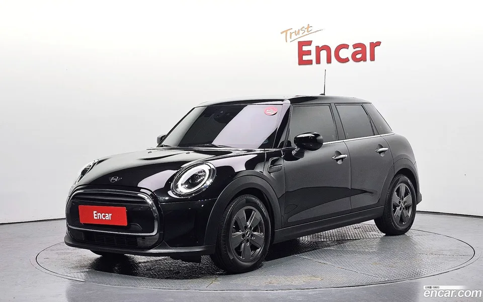 MINI Cooper 5 2023 — photo 1, buy with delivery to Moscow