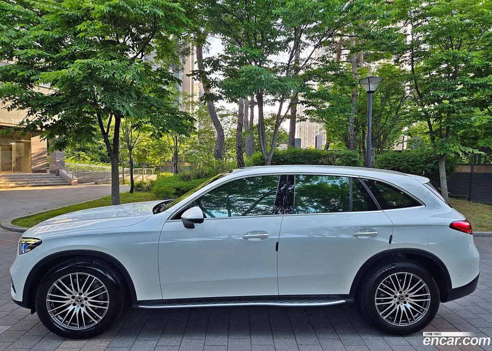 Mercedes-Benz GLC-Class GLC300 4MATIC 2025 — миниатюра 3