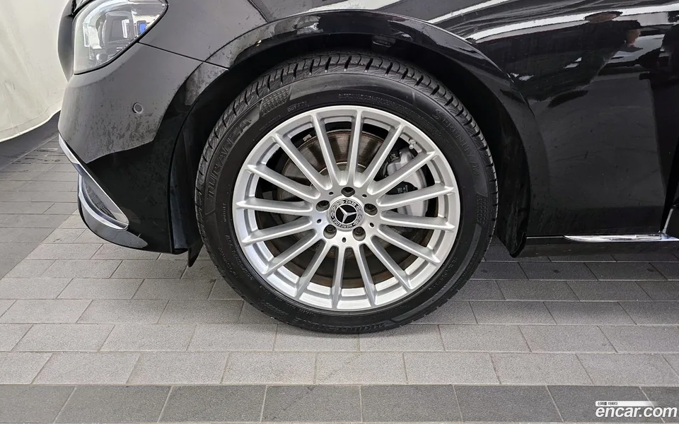 Mercedes-Benz E-Class E250 2022 — thumbnail 2