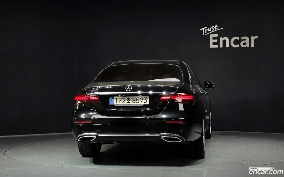 Mercedes-Benz E-Class E250 2022 — thumbnail 4