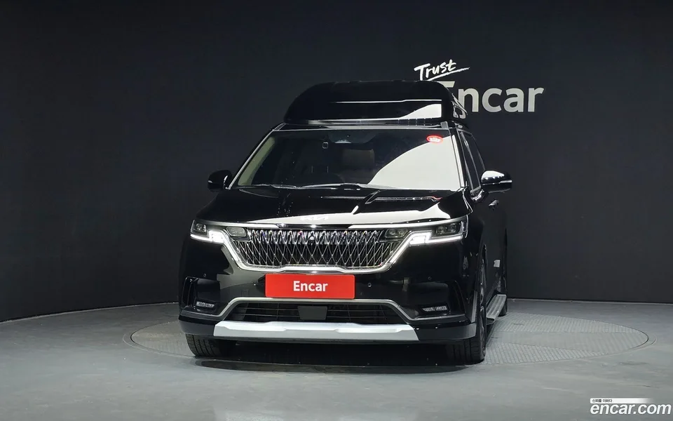Kia Carnival 7 2023 — thumbnail 3