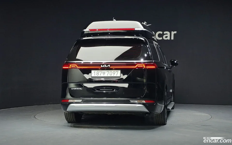 Kia Carnival 7 2023 — thumbnail 4