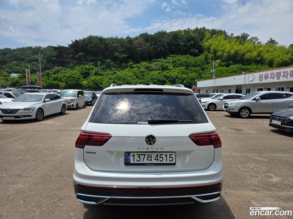 Volkswagen Tiguan Allspace 2.0 TSI R-Line 2023 — thumbnail 2