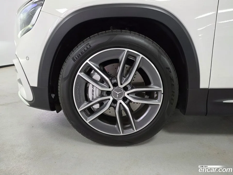Mercedes-Benz GLB-Class AMG GLB35 4MATIC 2025 — thumbnail 5