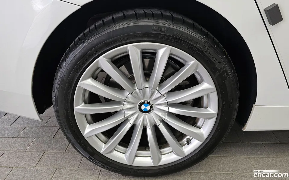BMW 6 Series GT 630i xDrive 2023 — thumbnail 2