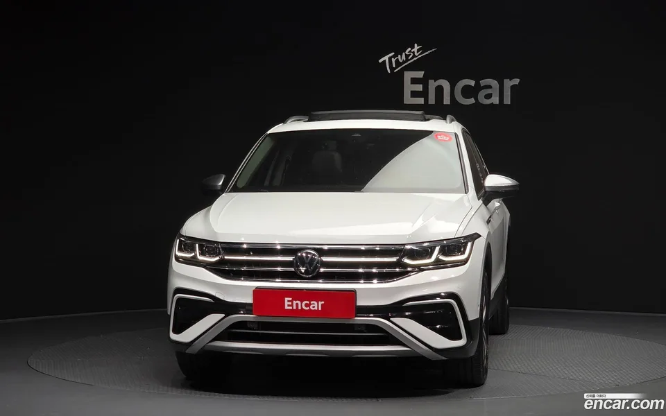 Volkswagen Tiguan Allspace 2.0 TSI 2023 — thumbnail 3