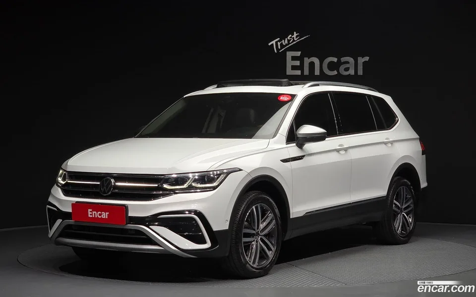 Volkswagen Tiguan Allspace 2.0 TSI 2023 — photo 1, buy with delivery to Moscow