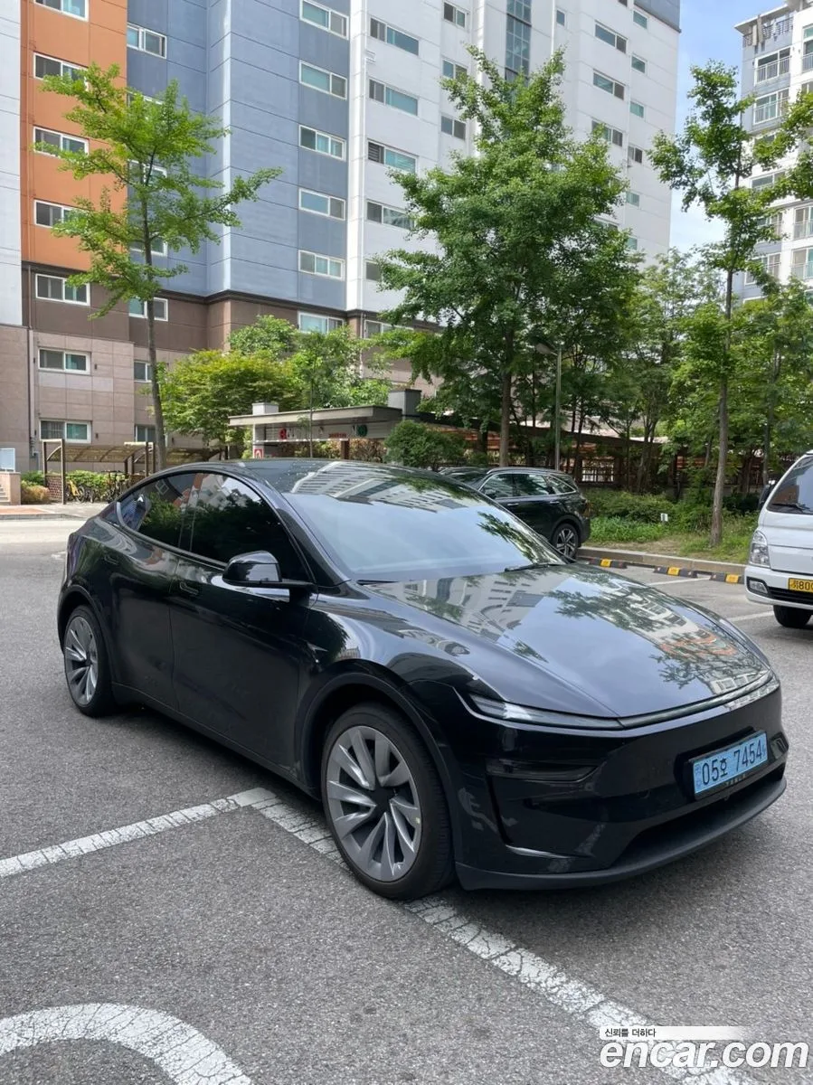 Tesla Model Y AWD 2026 — thumbnail 3