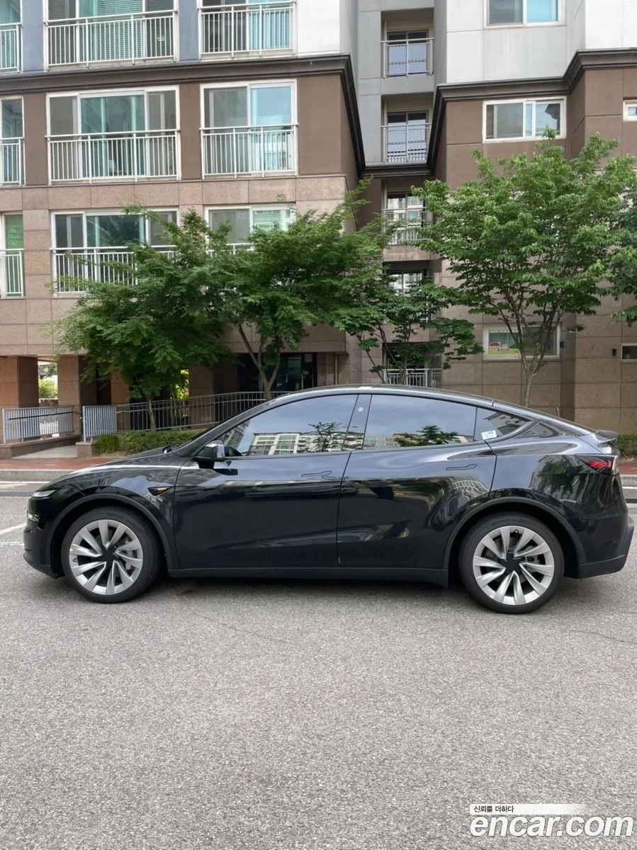 Tesla Model Y AWD 2026 — thumbnail 4