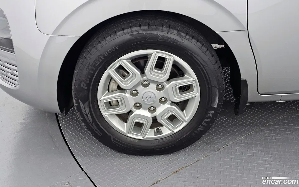 Hyundai Staria 3 2023 — thumbnail 5