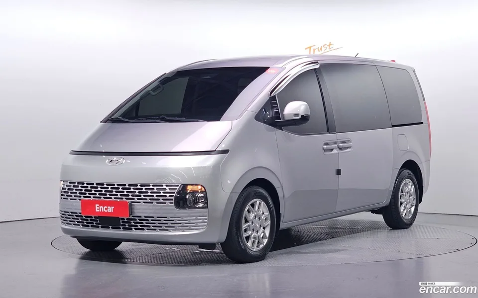 Hyundai Staria 3 2023 — photo 1, buy with delivery to Moscow