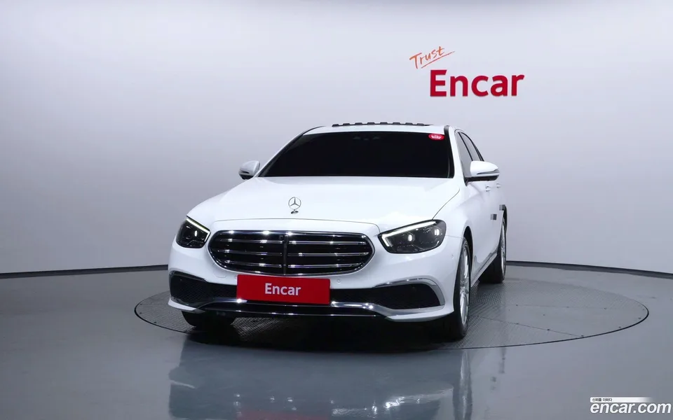 Mercedes-Benz E-Class E250 2023 — thumbnail 3
