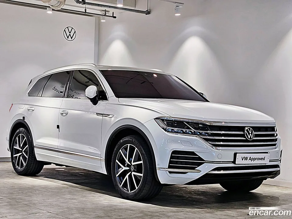 Volkswagen Touareg 3.0 TDI 2023 — photo 1, buy with delivery to Moscow