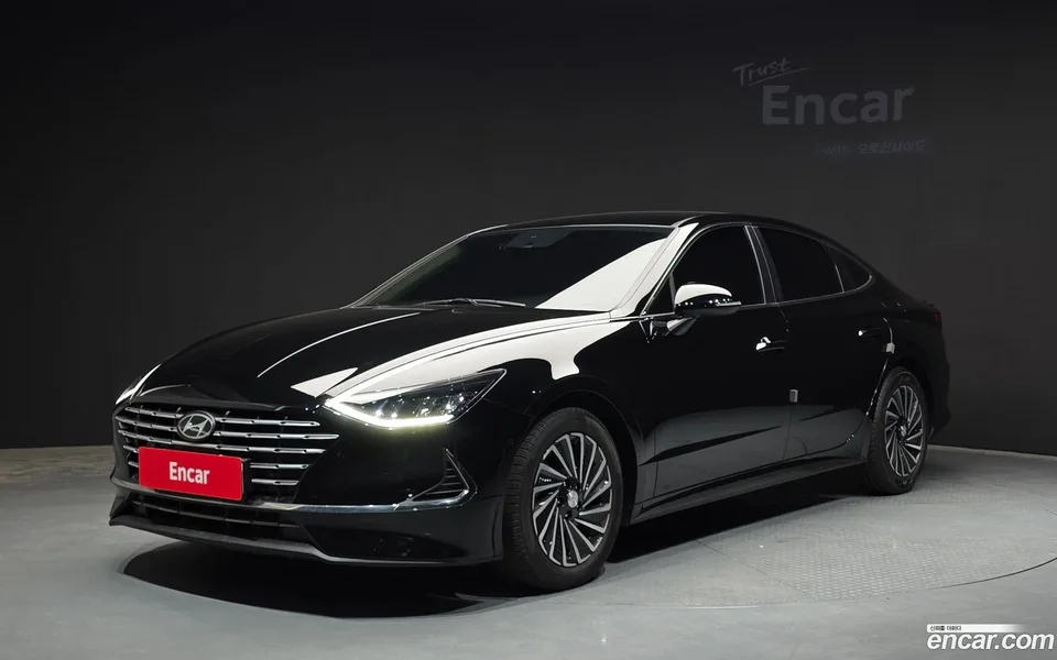 Hyundai Sonata Hybrid 2023 — photo 1, buy with delivery to Moscow
