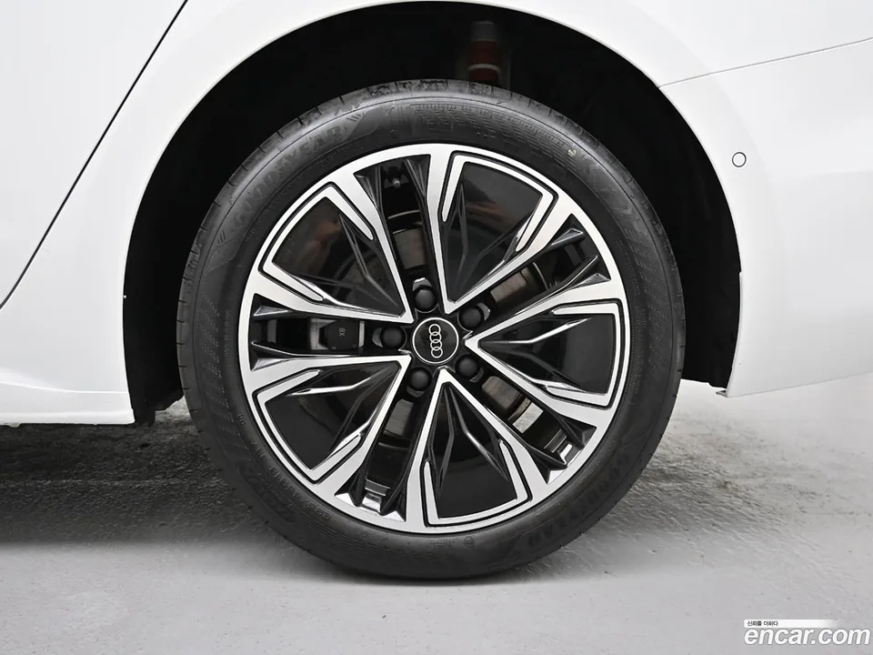 Audi A5 40 TFSI 2025 — thumbnail 5