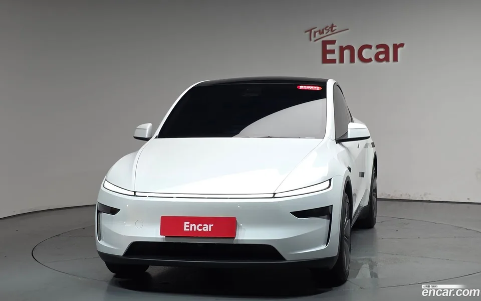 Tesla Model Y RWD 2025 — thumbnail 3