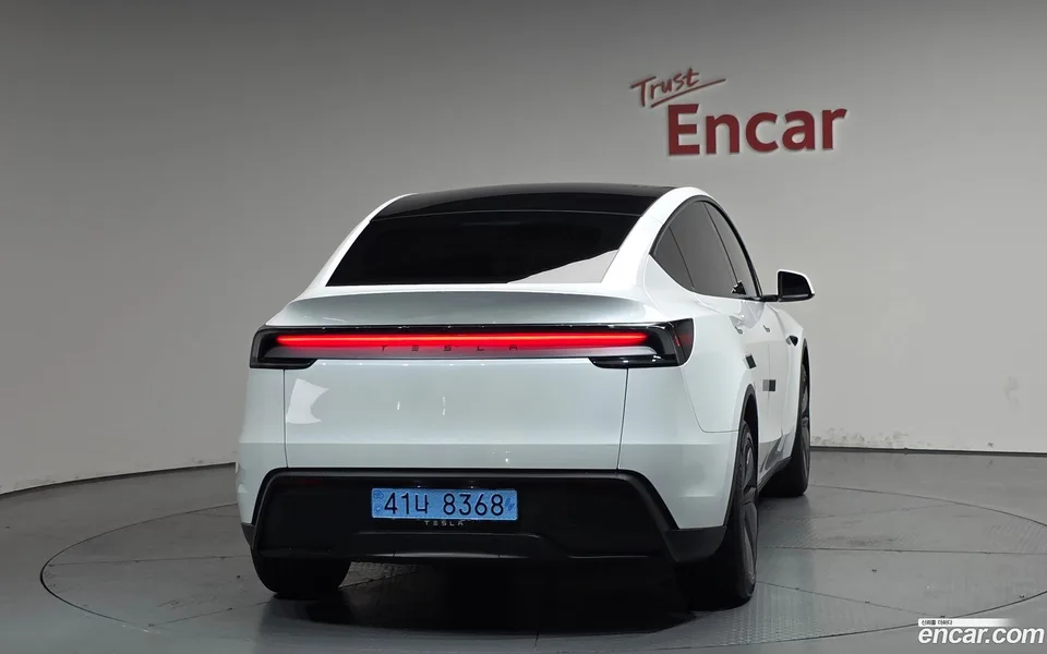 Tesla Model Y RWD 2025 — thumbnail 4