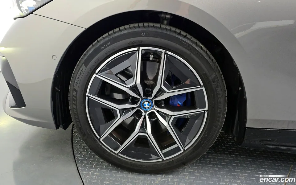 BMW i5 eDrive 40 M 2025 — thumbnail 2