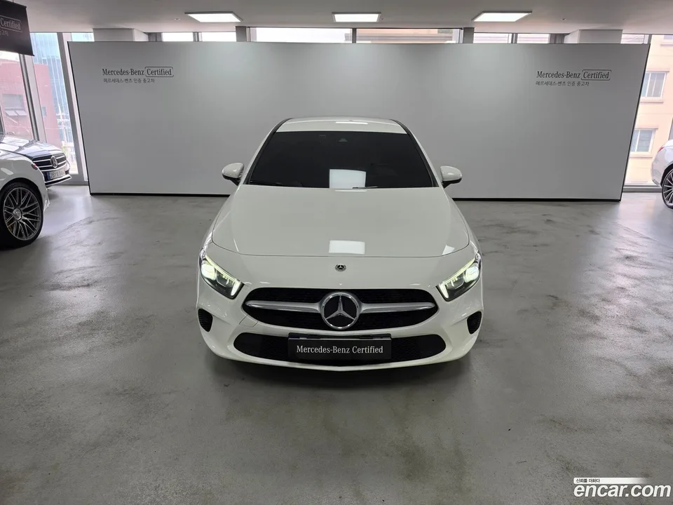 Mercedes-Benz A-Class A220 2022 — thumbnail 3
