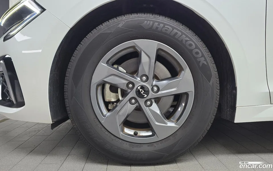 Kia K5 2.0 LPi() 2023 — thumbnail 5